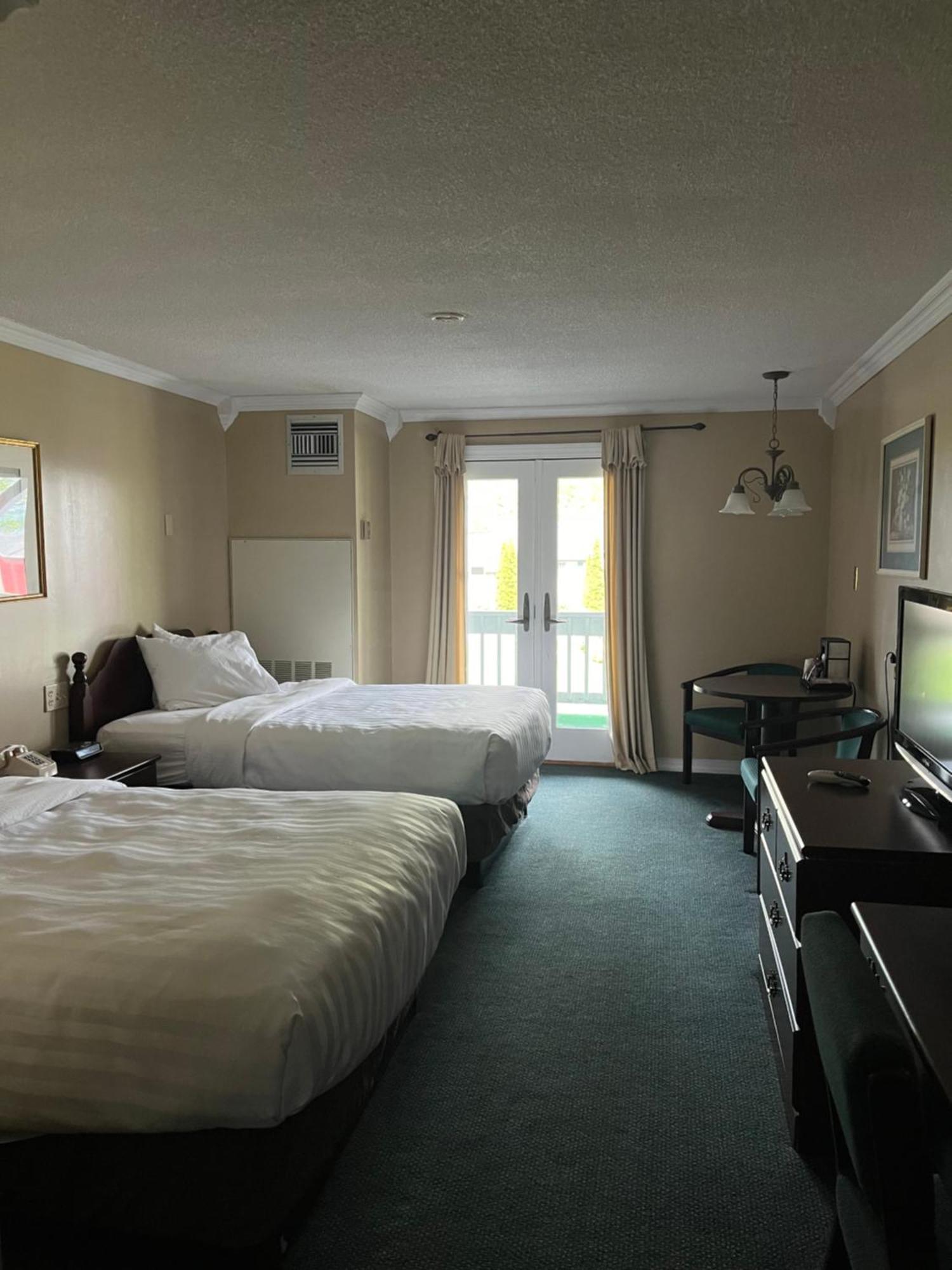 Webb'S Hotel Mayville 외부 사진
