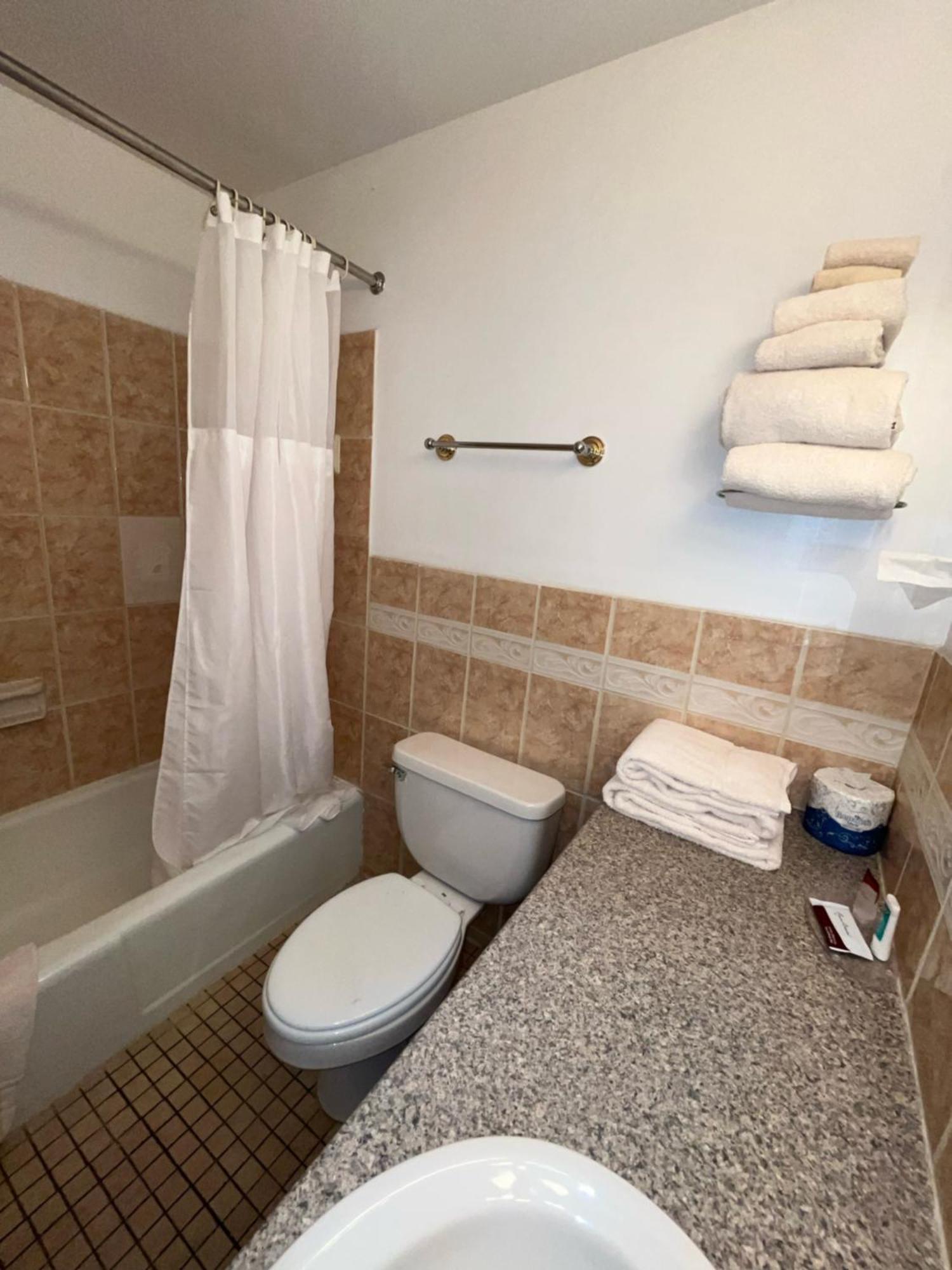 Webb'S Hotel Mayville 외부 사진